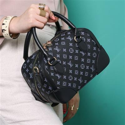 کیف زنانه صندوقی ال وی (Louis Vuitton) -کد :26974